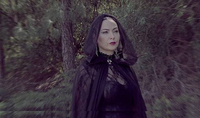 Yasemin Uğurlu'dan Yeni Tekli: “Kızıl Topraklar