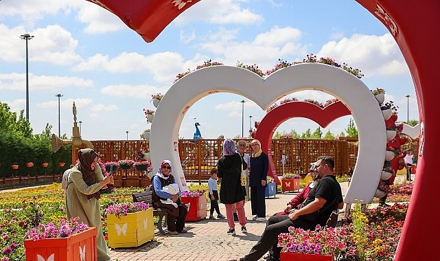 Türkiye'nin En Güzel ve En Büyük Çiçek Bahçesi Kapılarını Ziyaretçilerine Açtı