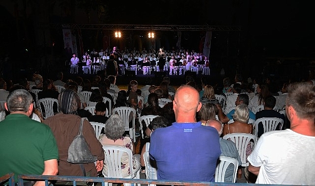 Kemer'de ″Can dostları″ için konser
