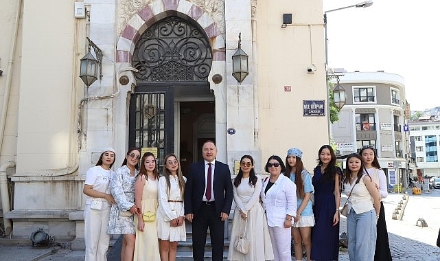 Rektör Prof. Dr. Rasim Akpınar'dan Kazakistanlı Öğrencilere Kemeraltı'nda “Kültür Rehberliği